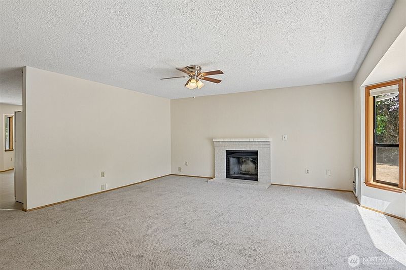 4th image of 9003 159th Street E