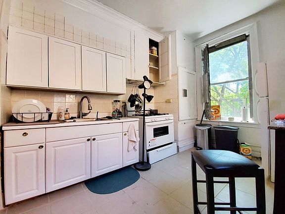 2nd image of 666 Park Pl #4F