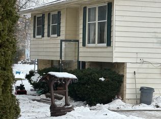 109 N Channel Dr, Round Lake Beach, IL 60073