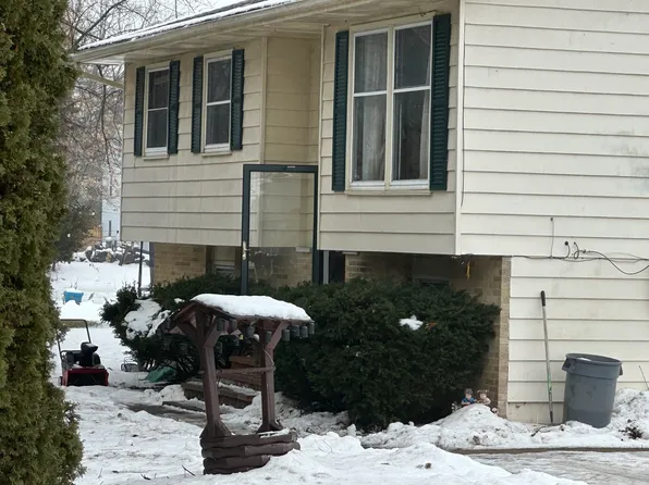 109 N Channel Dr, Round Lake Beach, IL 60073