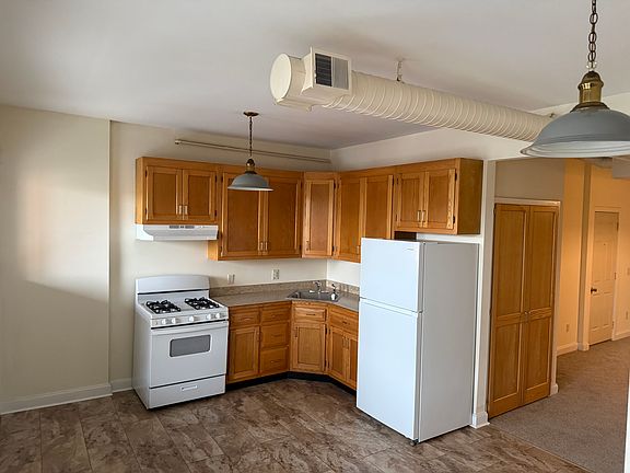 2nd image of 19 E Genesee St #5