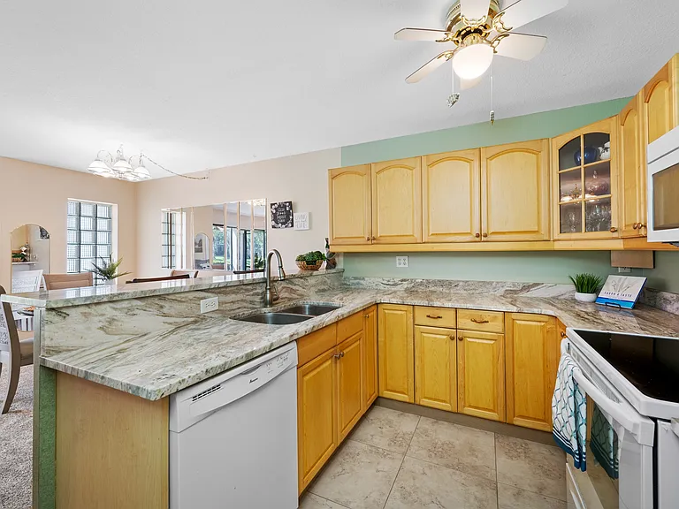 3301 Crystal Ct #D — Photo 12
