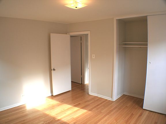 5th image of 11024 S Eberhart Ave