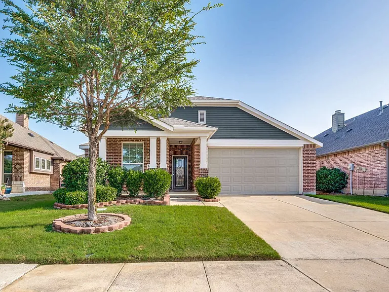 1421 Grackle Dr — Photo 1