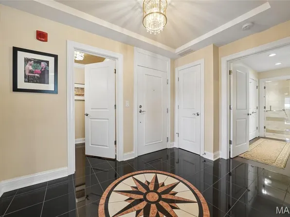 232 N Kingshighway Blvd APT 902, Saint Louis, MO 63108