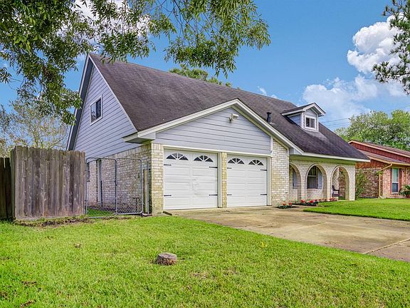 3rd image of 11807 Kirknoll Dr