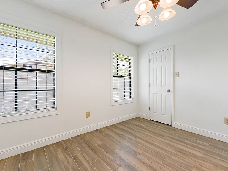 111 Winchester Dr — Photo 14