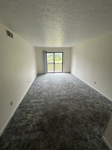 720 E Lincoln Trail Blvd Photo 1