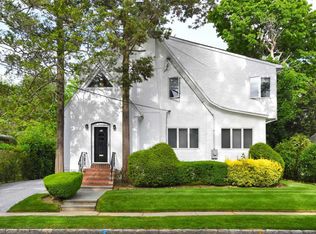 57 Essex Rd, Great Neck, NY 11023