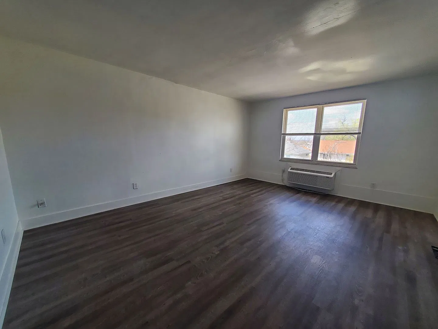 3rd Street 14 unit apartment building — Photo 2