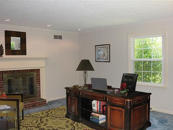 4th image of 605 Coy Ln