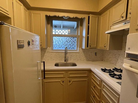 5th image of 1324 Cortlandt St APT 1