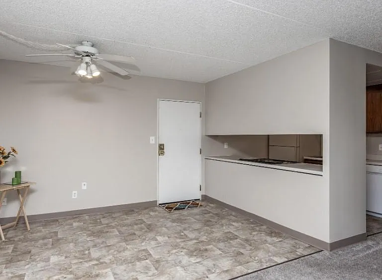 Oakwood Apartments — Photo 15