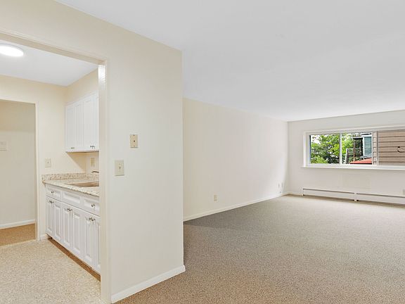 3rd image of 1525-1535 Central Ave #204