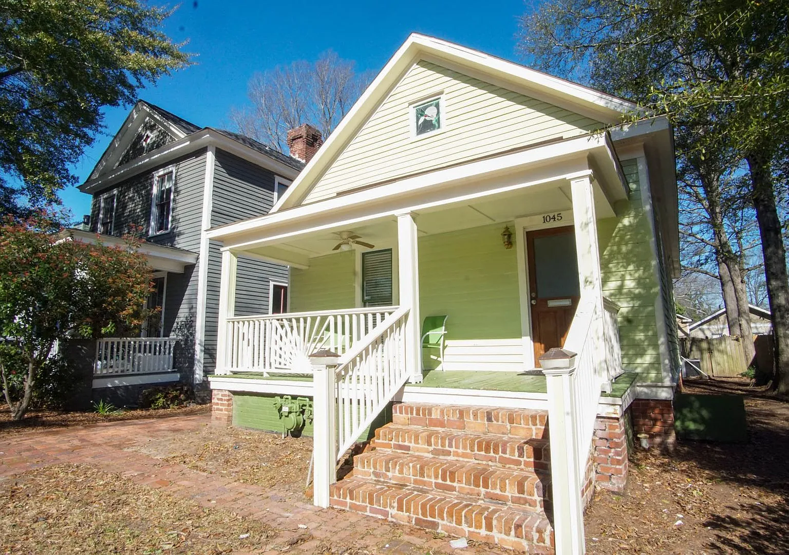 Charming 3 Bed/2 Bath Bungalow - Available in October!! — Photo 1