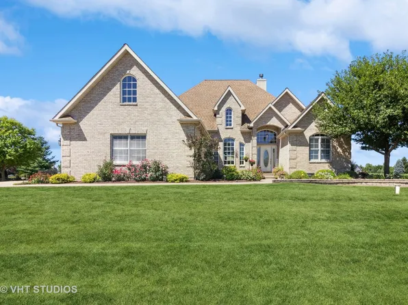 950 Tall Grass Ct, Somonauk, IL 60552