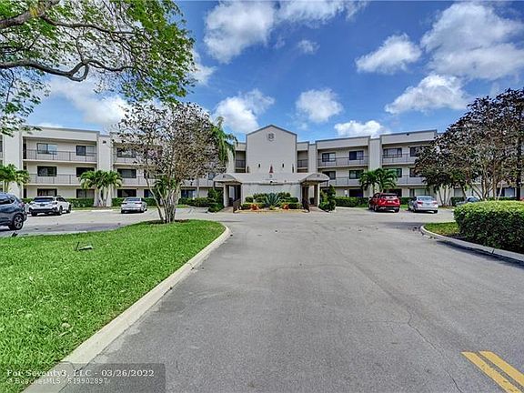3rd image of 10444 E Clairmont Cir #203