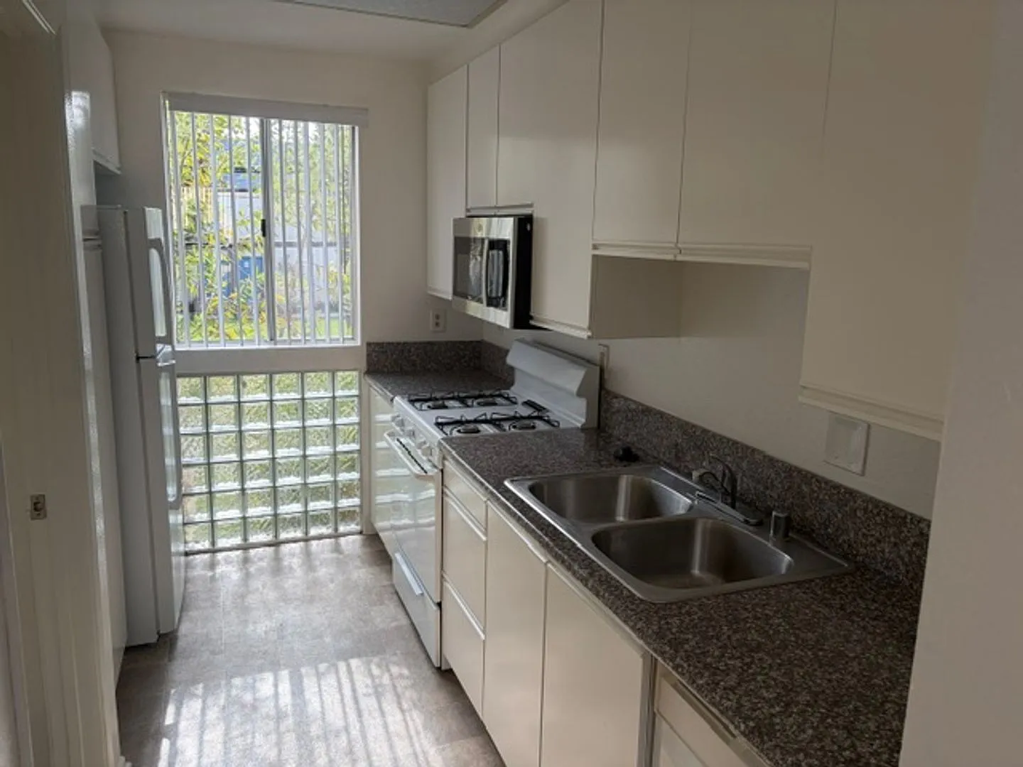 450 North Van Ness Avenue (9706) — Photo 4