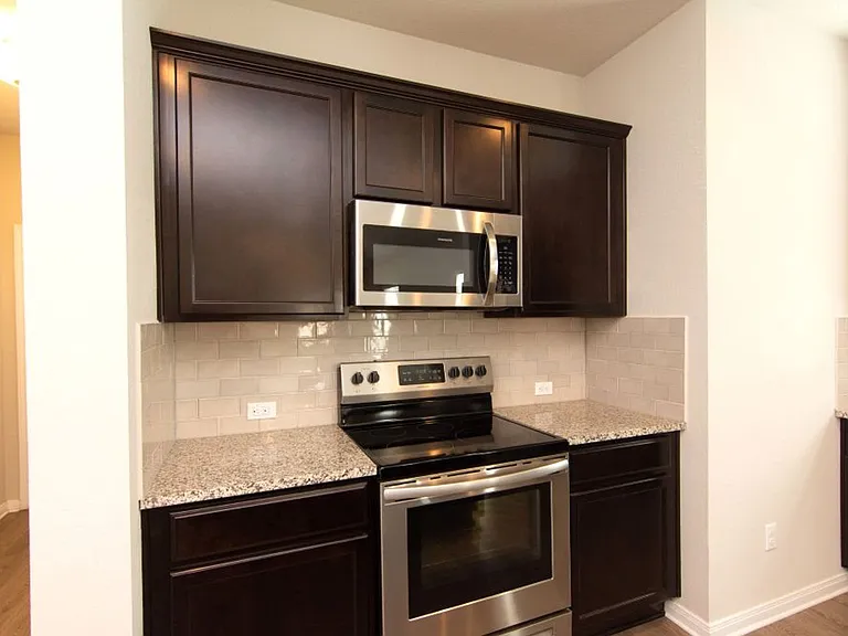 649 Donegal Ln — Photo 9