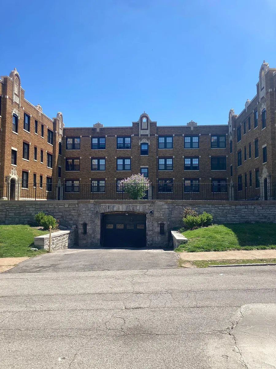 Building Photo - Forest Gardens Apartments