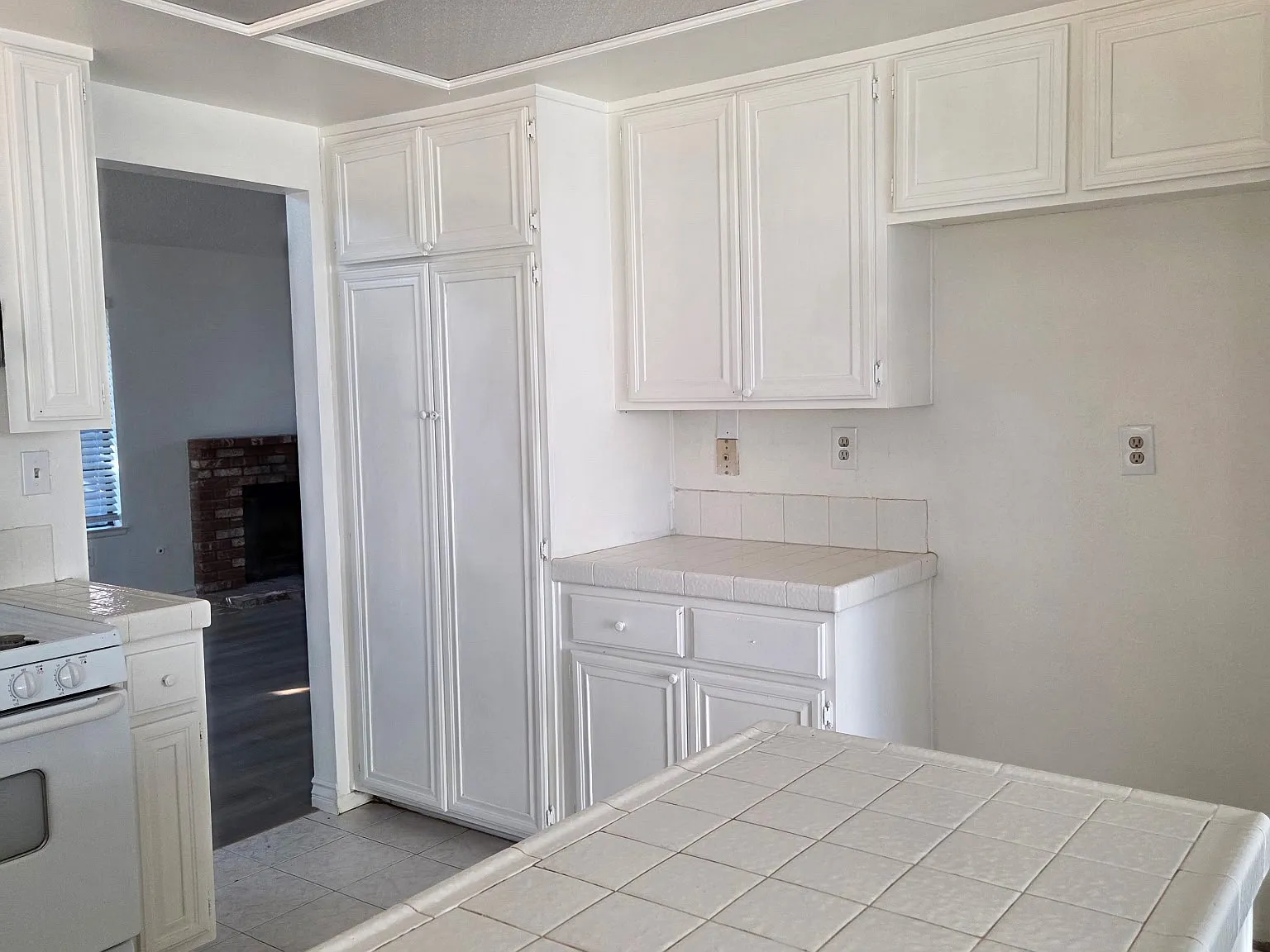 3 bed, 2.5 bath, 1690 sqft, $2,550 — Photo 4