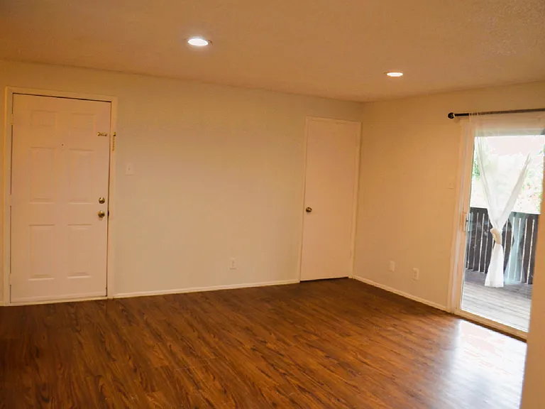 319 Linn Ave #319 — Photo 3
