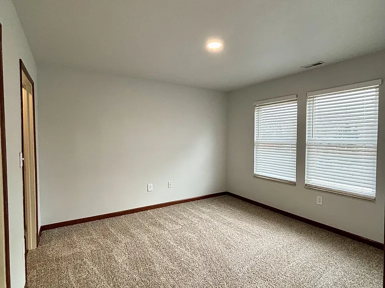 118 Rhodes St — Photo 7