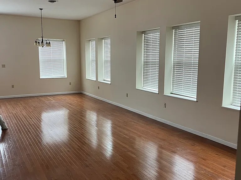 1023 Vine St #202 — Photo 2