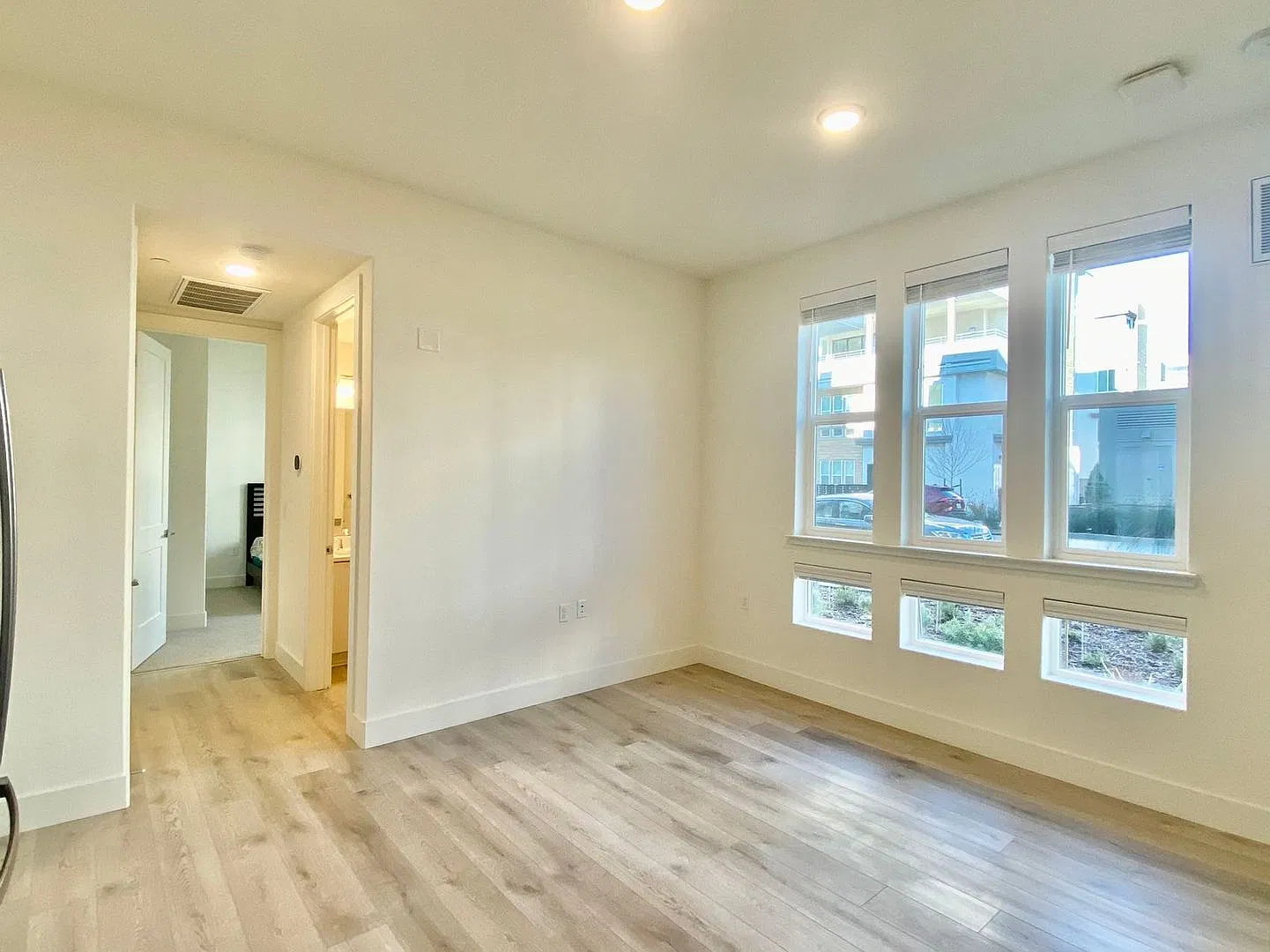 Room For Rent In Excellent Condo — Photo 4