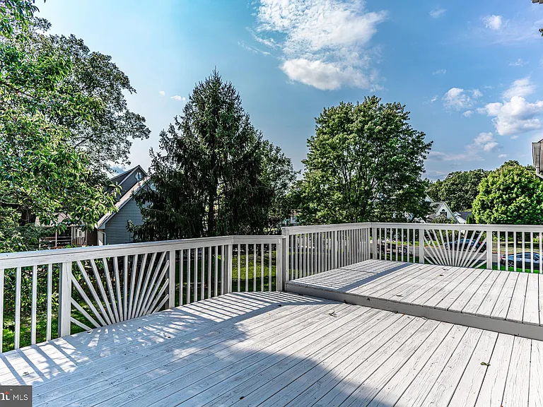 121 Nottingham Ct — Photo 46