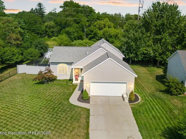 1128 Sydney Dr NW, Grand Rapids, MI 49534