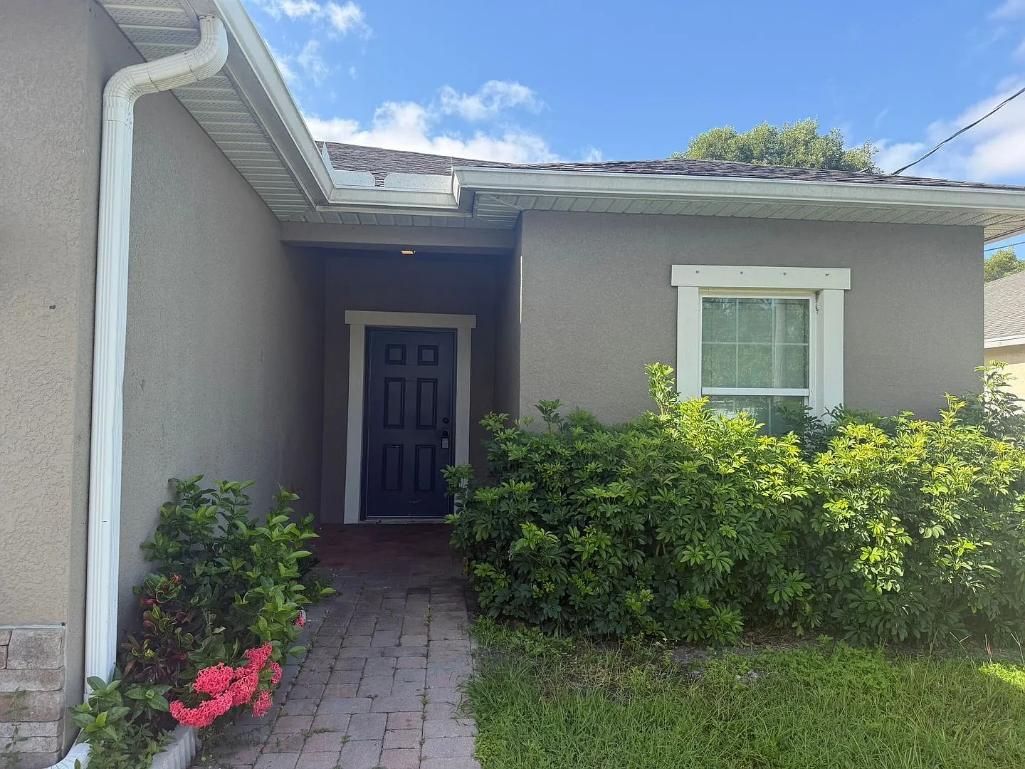 3 bed, 2.0 bath, 1255 sqft, $1,595 — Photo 2