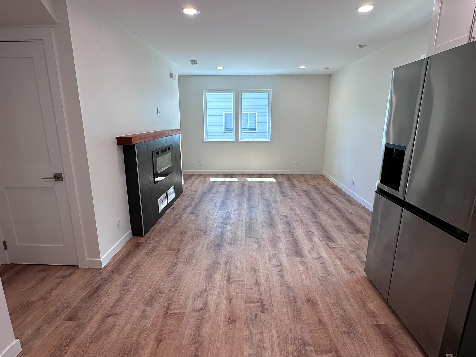 3 bed, 2.5 bath, 1100 sqft, $3,950 — Photo 3