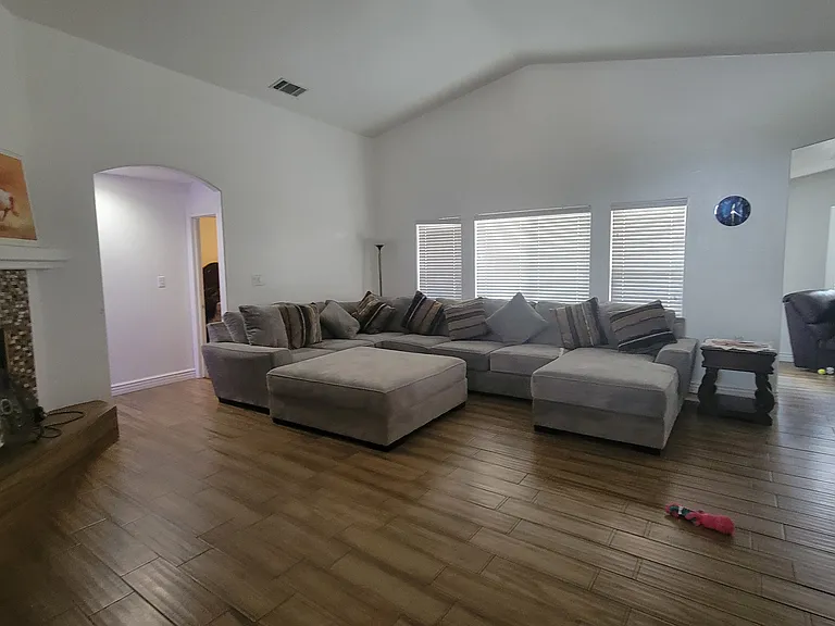 3106 Stone Meadows Dr — Photo 2