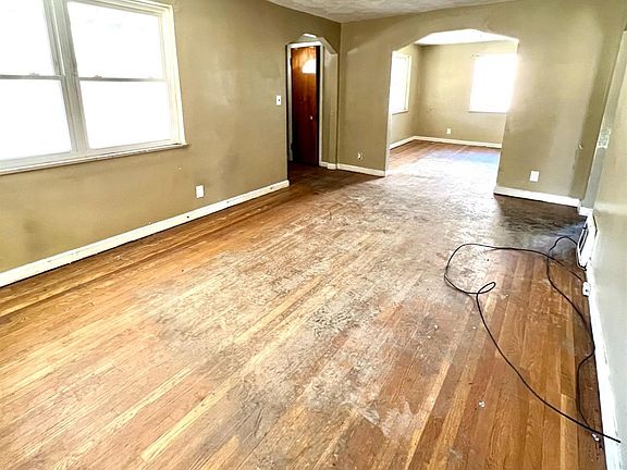 3rd image of 3742 Bonfield Dr