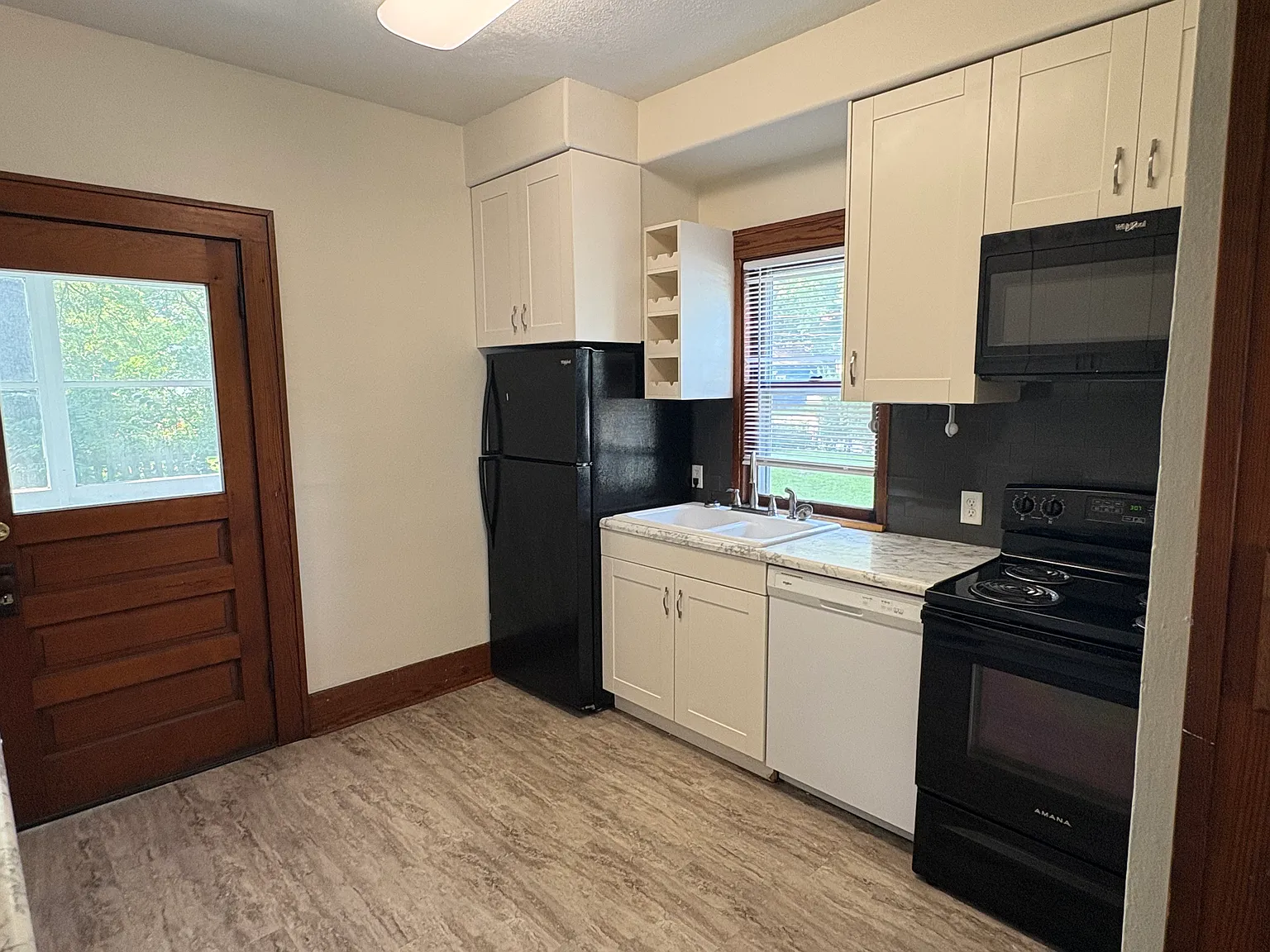 3 bed, 1000 sqft, $2,205 — Photo 4