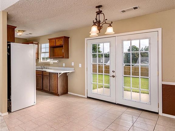 3rd image of 1011 Opal Dr