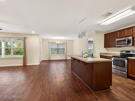 4th image of 539 W Marigold Dr