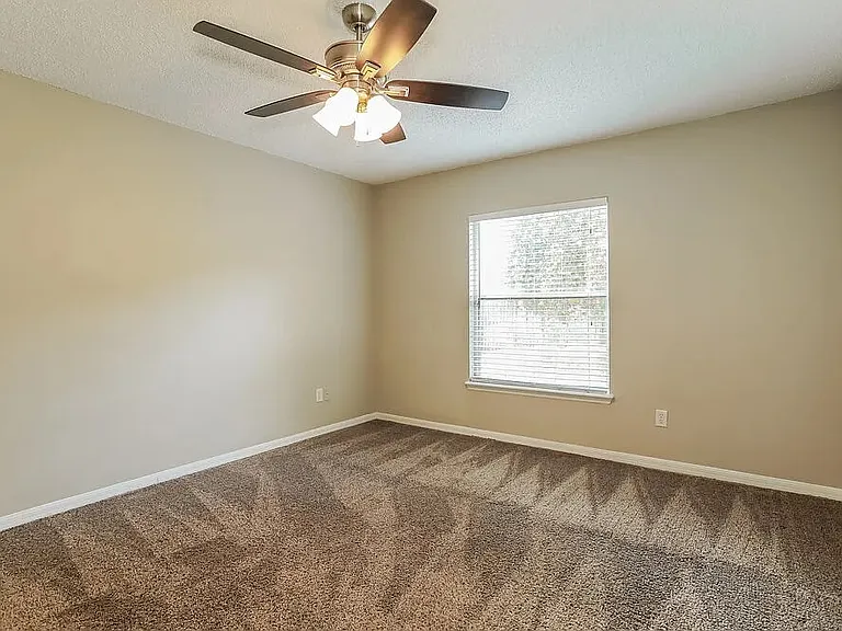 136 Dover Bluff Dr — Photo 9
