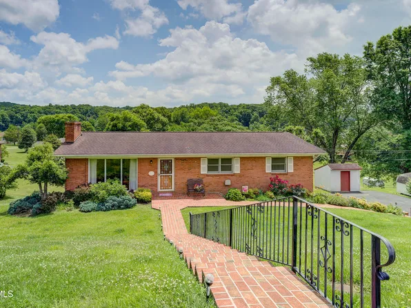 296 Redstone Dr, Bluff City, TN 37618