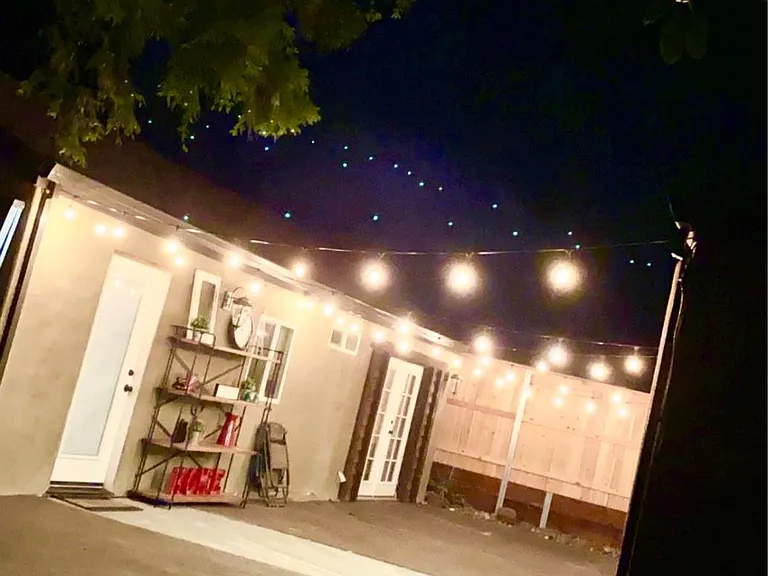 patio area between front house and back unit