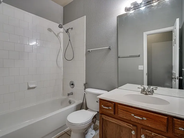7657 Ravenhill Dr — Photo 23
