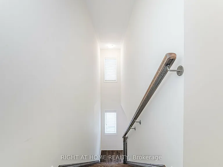 908 Sumac Cres — Photo 22