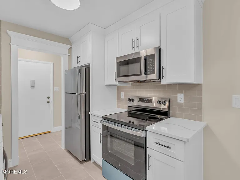 168 Amberly Dr #D — Photo 12