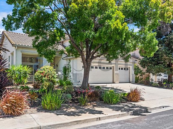 2nd image of 2041 Asilomar Dr