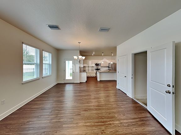 5th image of 315 Pine Terrace Dr