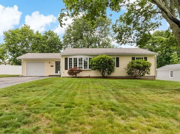 110 Connecticut Ave, Somerset, MA 02726