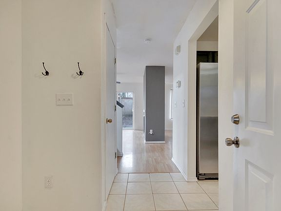3rd image of 1121 Wallingford Ct NE