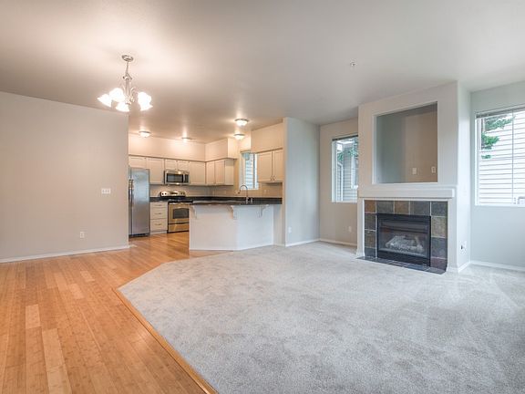 4th image of 2617 Bronson Ave