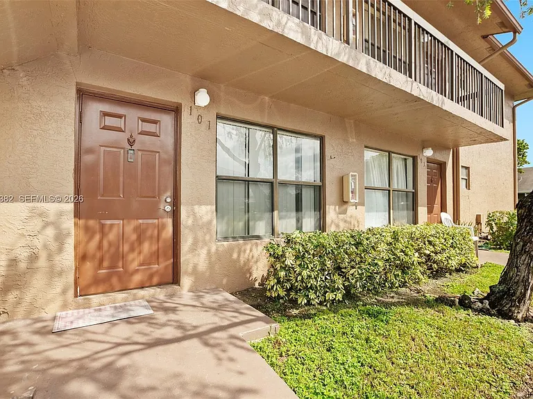 10053 Winding Lake Rd #101 — Photo 3